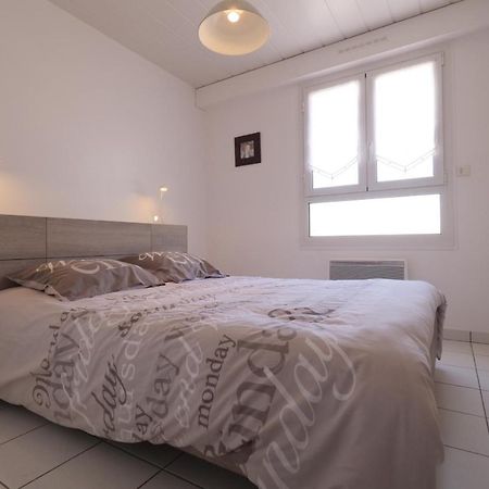 Un Appartement Sur La Marina De St-Gilles 圣吉尔-克鲁瓦德维 外观 照片