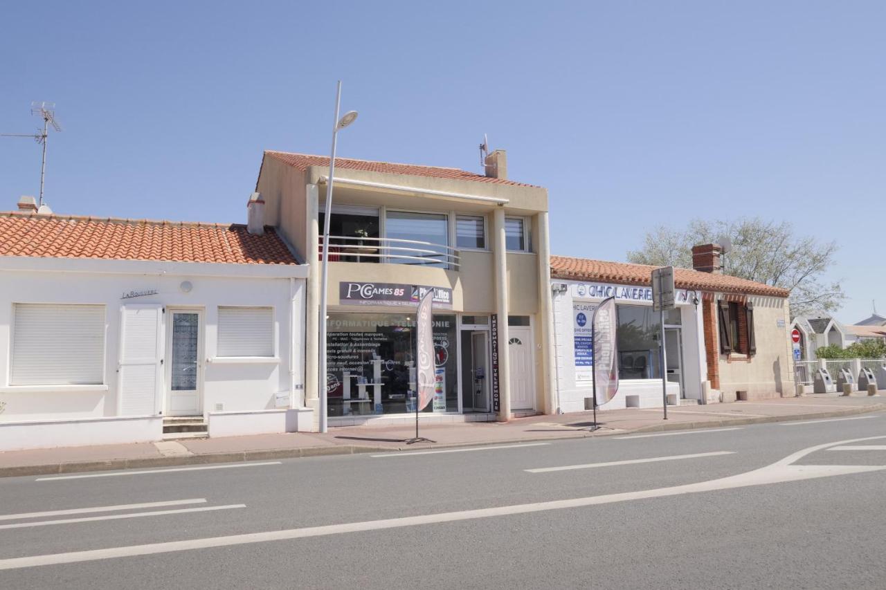 Un Appartement Sur La Marina De St-Gilles 圣吉尔-克鲁瓦德维 外观 照片